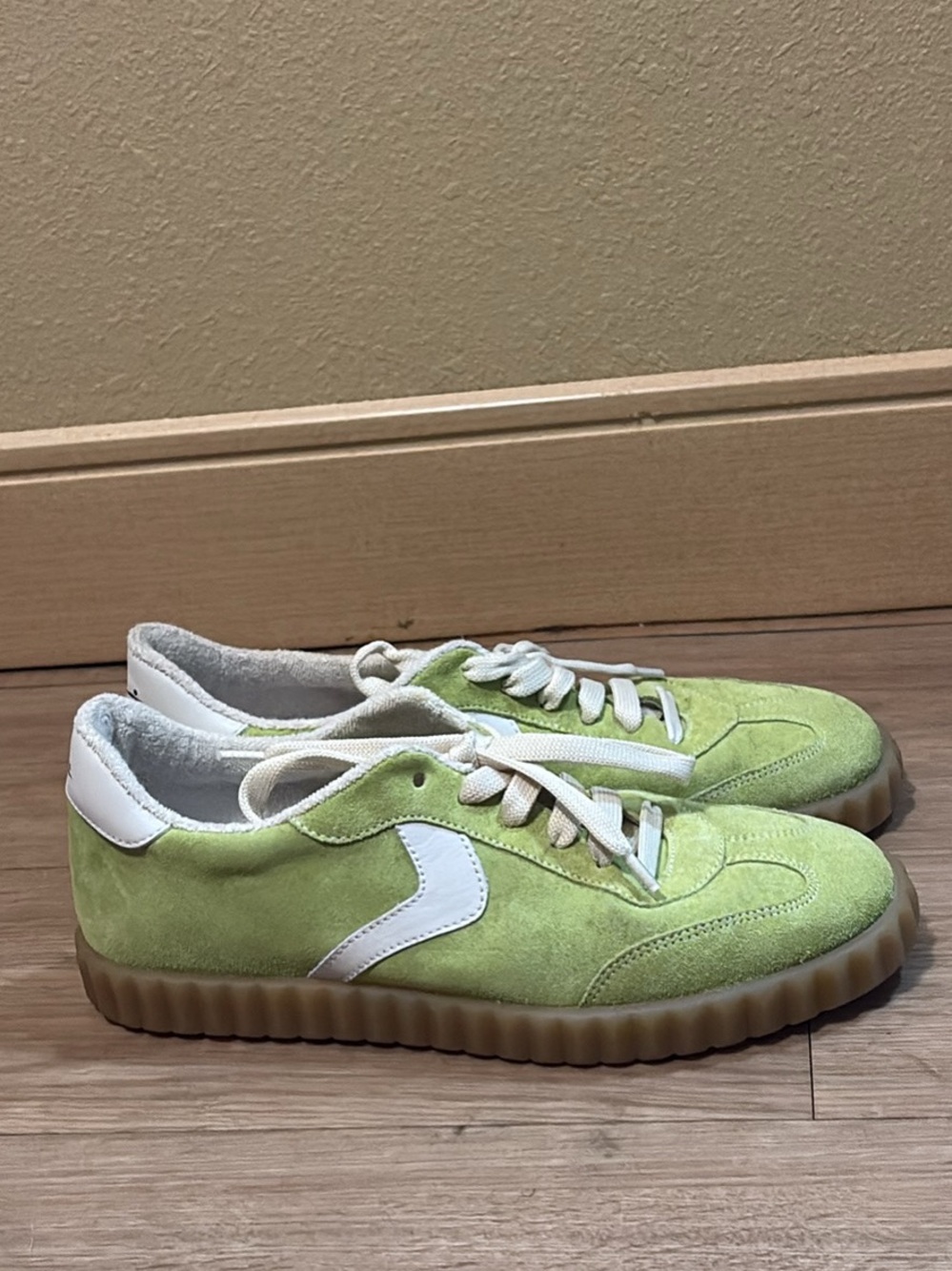 Voile Blanche Women's INES sneakers in a lime-white - Picture 2 of 9
